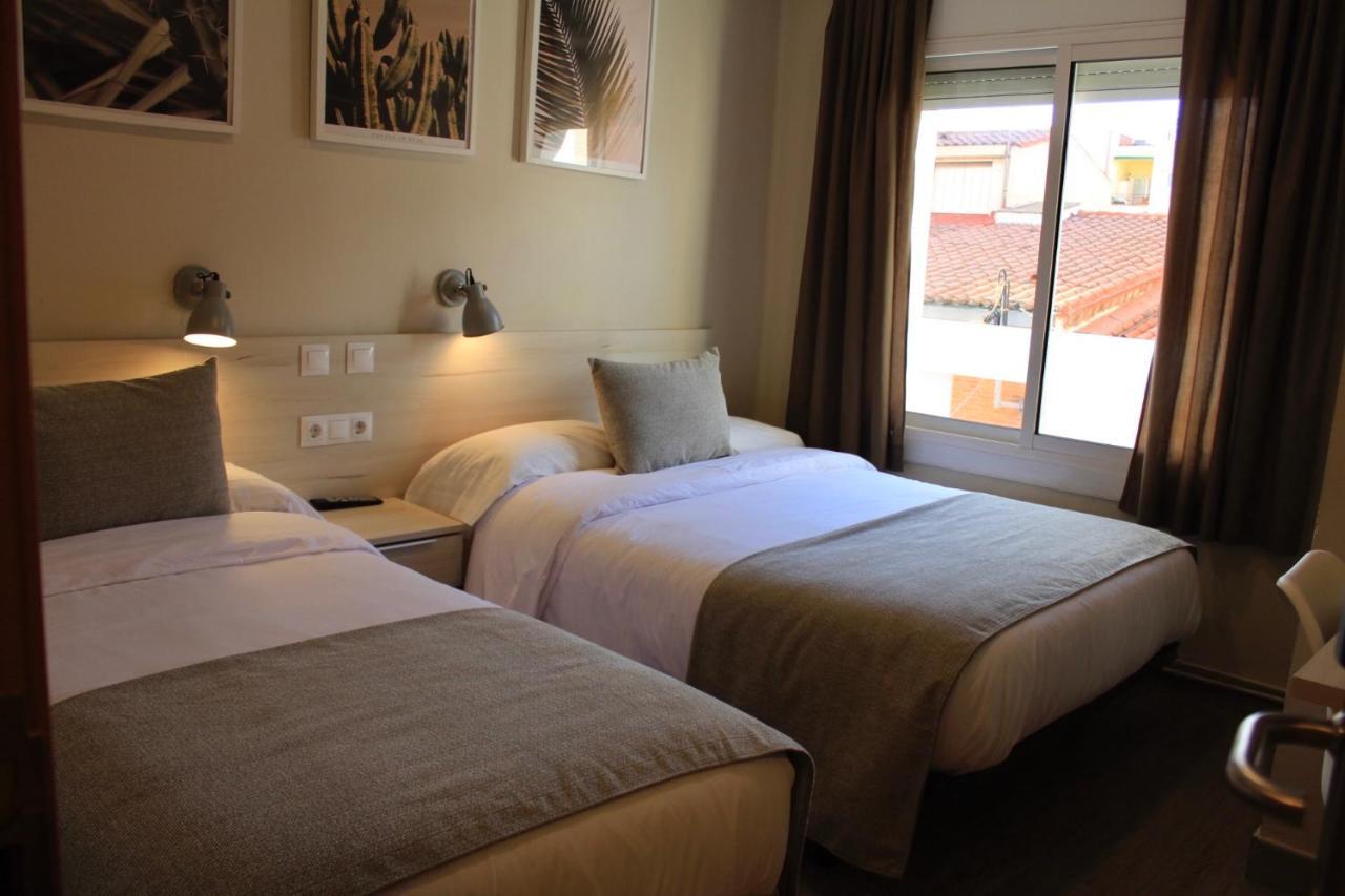סאבאדל Hostal La Romanica מראה חיצוני תמונה